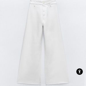 Zara “the marine straight” in off white. New with tags. Size 8.